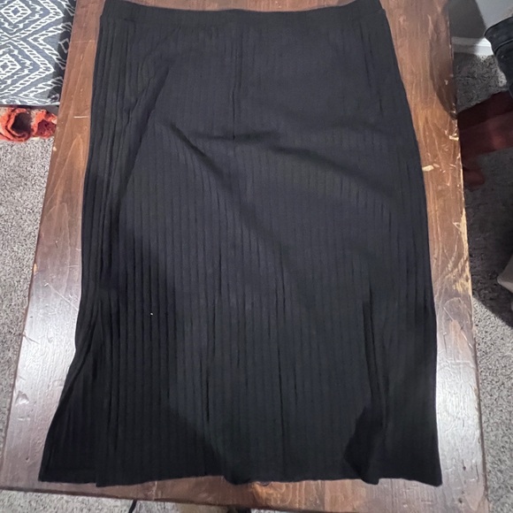 Old Navy Dresses & Skirts - Old Navy Black Ribbed Knit Midi Skirt